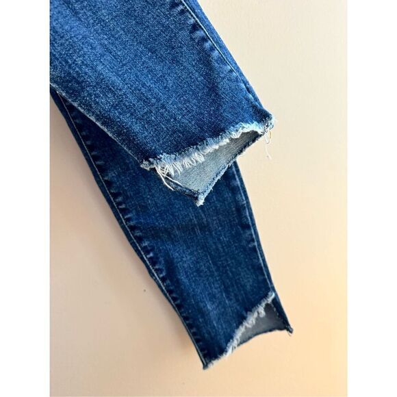 Judy Blue Skinny Fit Amelia High Rise Distressed Slanted Fray Raw Hem Jeans 9 /2 - Picture 4 of 10